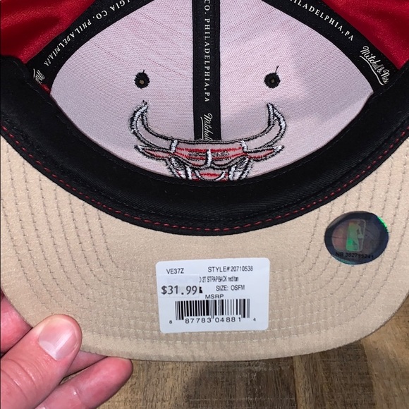 NWT Mitchell & Ness Chicago Bulls Adjustable Hat - Picture 6 of 8